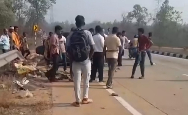 ଅଟୋକୁ ପିଟିଲା ଟ୍ରକ, ଜଣେ ମୃତ ଅଟୋକୁ ପିଟିଲା ଟ୍ରକ, ଜଣେ ମୃତ