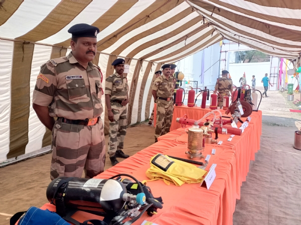 ବିଏସଏଫ ତରଫର ଅସ୍ତ୍ରଶସ୍ତ୍ର ପ୍ରଦର୍ଶନି ସହ ଡଗ ସୋ ବିଏସଏଫ ତରଫର ଅସ୍ତ୍ରଶସ୍ତ୍ର ପ୍ରଦର୍ଶନି ସହ ଡଗ ସୋ