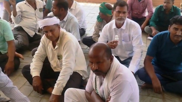 CHASINKA DHARANA IN FORNT OF COLLECTOR OFFICE-1