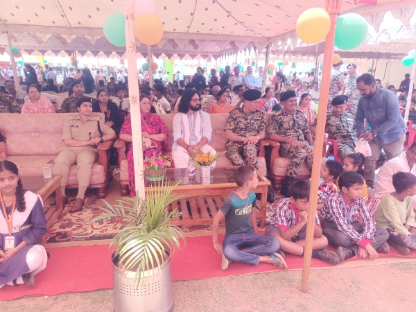 ବିଏସଏଫ ତରଫର ଅସ୍ତ୍ରଶସ୍ତ୍ର ପ୍ରଦର୍ଶନି ସହ ଡଗ ସୋ ବିଏସଏଫ ତରଫର ଅସ୍ତ୍ରଶସ୍ତ୍ର ପ୍ରଦର୍ଶନି ସହ ଡଗ ସୋ