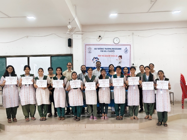 ଆତ୍ମରକ୍ଷା ତାଲିମ୍ ଝିଅମାନଙ୍କ ପାଇଁଏକ କବଚ ସଦୃଶ  ଆତ୍ମସୁରକ୍ଷା ପ୍ରଶିକ୍ଷଣ ଶିବିର ଉଦଯାପିତ