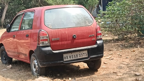 ୩୫ପେଟି ଦେଶୀ ମଦ ଜବତ : କାର ଜବତ : ଚାଳକ ଫେରାର