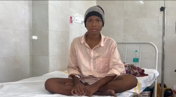 କର୍କଟ ରୋଗରେ ଆକ୍ରାନ୍ତ ବଣ୍ଡା ଯୁବକ ଙ୍କୁ ଜିଲ୍ଲା ପ୍ରଶାସନ ପକ୍ଷରୁ ସହାୟତା ପ୍ରଦାନ