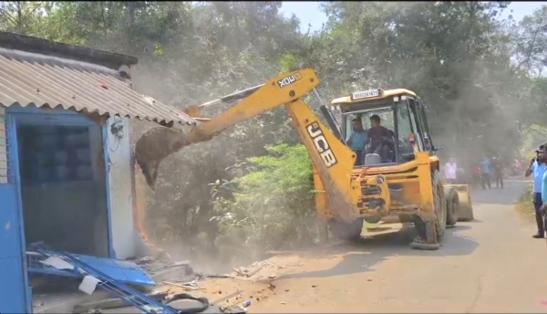 ବେଆଇନ ମଦ ବିକ୍ରୟ କରୁଥିବା ଅଭିଯୁକ୍ତଙ୍କ ଘର ଉଚ୍ଛେଦ କଲା ପୁରୀ ପୋଲିସ