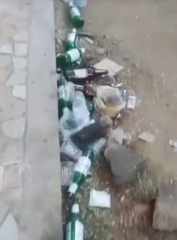 ମନ୍ଦିର ପରିସରରେ ମଦ୍ଯପଙ୍କ ଆସର, କାର୍ଯ୍ୟାନୁଷ୍ଠାନକୁ ଅପେକ୍ଷା