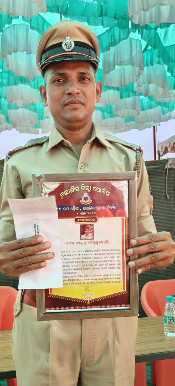 ବଲାଙ୍ଗୀର: ପୋଲିସ ଏଏସଆଇ ବୈକୁଣ୍ଠ ଦେହୁରୀଙ୍କୁ ସ୍ୱତନ୍ତ୍ର ସମ୍ମାନ