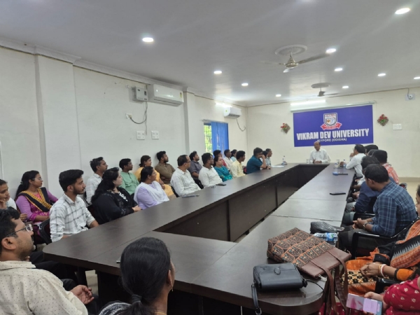 ବିକ୍ରମ ଦେବ ବିଶ୍ୱବିଦ୍ୟାଳୟରେ  ପ୍ରଫେସର  ହୃଷୀକେଶ ସେନାପତି   ନିୟମିତ କୁଳପତି ଭାବେ ଯୋଗଦାନ