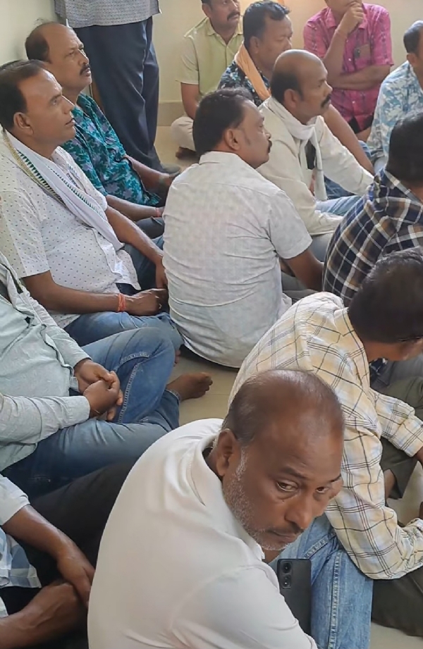 ସରକାରଙ୍କ ପ୍ରତିଶ୍ରୁତି ପାଣିର ଗାର: ଯୋଗାଣ ବିଭାଗ କାର୍ଯ୍ୟାଳୟ ଘେରିଲେ ଚାଷୀ