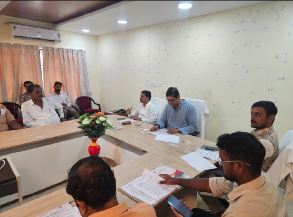 ଜମି ବେଂଚ ମାର୍କ ରେ ଅହେତୁକ ଦର ବୃଦ୍ଧି ପ୍ରସଙ୍ଗ... ବିଧାୟକ ଓ ଜିଲ୍ଲା ପ୍ରଶାସନ ପାଖରେ ଅଭିଯୋଗ କଲେ ଜନତା... ଚାରିବର୍ଷ ରେ ଜମିର ଦର ବଢିା ଚାରିଗୁୁଣ ସମାଧାନ ପାଇଁ ବସିଲା ପ୍ରଶାସନ, ବିଧାୟକ ଓ ଜମି ଦର ନିୟନ୍ତ୍ରଣ କମିଟିର ବୈଠକ