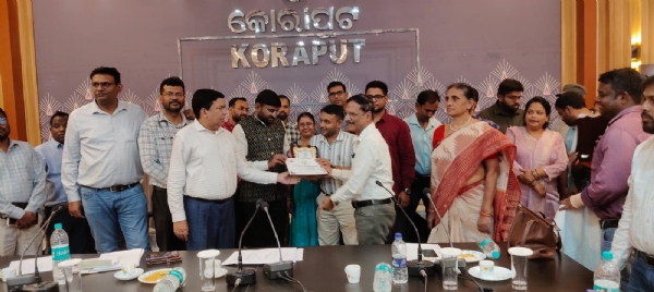 ସ୍ବାସ୍ଥ୍ୟ କ୍ଷେତ୍ର ରେ ଉଲ୍ଲେଖନିୟ ଅବଦାନ ପାଇଁ ଜିଲ୍ଲାପାଳ ଙ୍କ ଦ୍ଵାରା କାୟକଳ୍ପ ମାନପତ୍ର ପ୍ରଦାନ