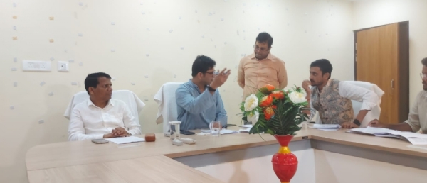 ଜମି ବେଂଚ ମାର୍କ ରେ ଅହେତୁକ ଦର ବୃଦ୍ଧି ପ୍ରସଙ୍ଗ... ବିଧାୟକ ଓ ଜିଲ୍ଲା ପ୍ରଶାସନ ପାଖରେ ଅଭିଯୋଗ କଲେ ଜନତା... ଚାରିବର୍ଷ ରେ ଜମିର ଦର ବଢିା ଚାରିଗୁୁଣ ସମାଧାନ ପାଇଁ ବସିଲା ପ୍ରଶାସନ, ବିଧାୟକ ଓ ଜମି ଦର ନିୟନ୍ତ୍ରଣ କମିଟିର ବୈଠକ