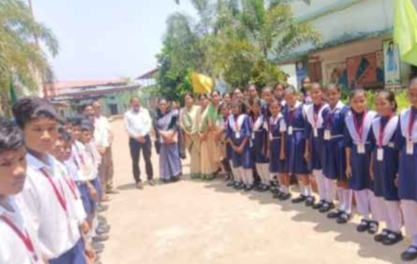 ସୋନପୁର ବ୍ଲକ ଅସୁର ମୁଣ୍ଡା ଆଶ୍ରମ ସ୍କୁଲର ଶିକ୍ଷଦାନ ଓ ହଷ୍ଟେଲ ସୁବିଧା ସମ୍ପର୍କରେ ସ୍ଥିତି ପରଖିଲେ ଜିଲ୍ଳାପାଳ