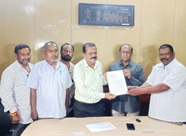 ତରଭା କୁ ଉପଖଣ୍ଡ ମାନ୍ୟତା ଦାବୀରେ ଜିଲ୍ଲାପାଳଙ୍କୁ ଦାବୀପତ୍ର ପ୍ରଦାନ