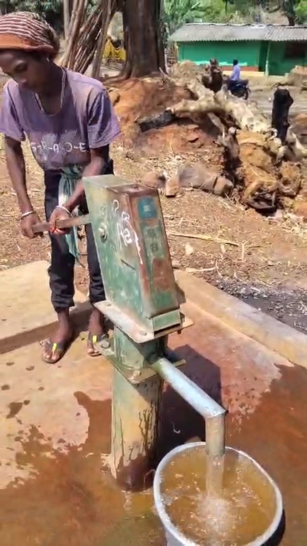 - ଉପାନ୍ତରେ ଦୁଃଖ ଦେଉଛି ଜଳ କଷ୍ଟ, ତେନ୍ତୁଳିପୋଡ଼ା ରେ ନଳକୂପର ଗଳିଆ ପାଣି ହିଁ ଏକ ମାତ୍ର ଭରସା