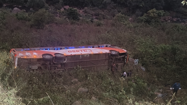 ସୁଙ୍କି ଘାଟିରେ ଓଲଟିଲା  ଓଏସଆରଟିସି ବସ। ଭବାନୀପାଟଣାରୁ ବିଶାଖାପାଟଣା ଯାଉଥିଲା ଭଲ୍ବ ବସ। ଜଣେ ମୃତ ୨୦ ରୁ ଅଧିକ ଆହତ