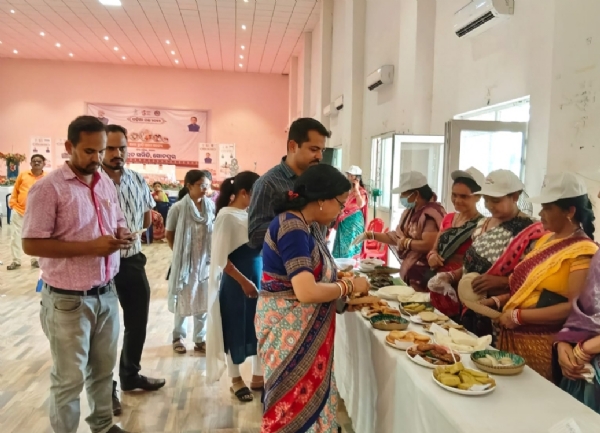 ଓଡ଼ିଆ ପକ୍ଷରେ ପାରମ୍ପରିକ ଖାଦ୍ୟର ମହକ, ସ୍ୱୟଂ ସହାୟକ ଗୋଷ୍ଠୀଙ୍କ ଆକର୍ଷଣୀୟ ପ୍ରଦର୍ଶନୀ