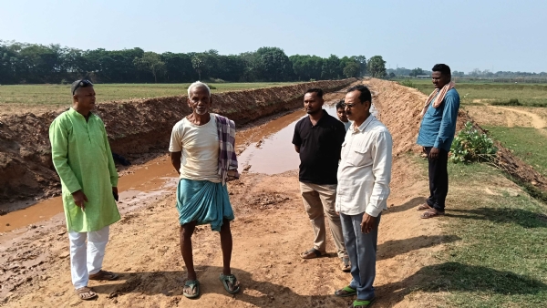 ଚାରିବାଟିଆ ପୂର୍ତ ବିଭାଗ ରାସ୍ତା ଖୋଳି ଠିକାଦାର ଫେରାର : ଠିକାଦାରଙ୍କୁ ସାତଖୁଣ ମାଫ