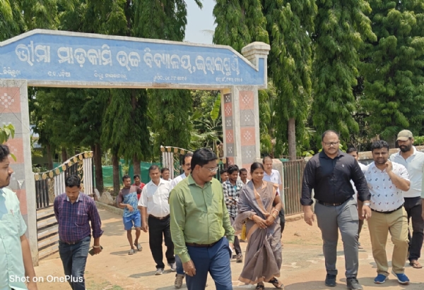 ପଡିଆ ବ୍ଲକରେ ବିକାଶ କାର୍ଯ୍ୟର ଅନୁଧ୍ୟାନ କଲେ ମାଲକାନଗିରି ଜିଲ୍ଲାପାଳ