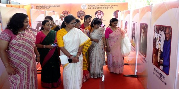 ନାରୀ ଶକ୍ତି ବନ୍ଦନ ଅଧିନିୟମକୁ ସମର୍ଥନରେ ବିଜେପିର ଫଟୋଚିତ୍ର ପ୍ରଦର୍ଶନୀ, ଦସ୍ତଖତ ଅଭିଯାନ