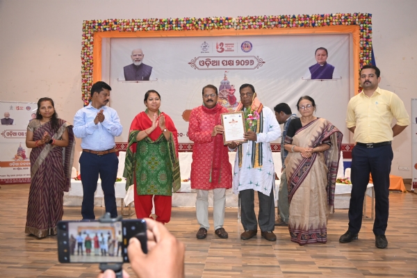 ସୁବର୍ଣ୍ଣପୁର ଟାଉନ ହଲରେ ଧୁମଧାମରେ ପାଳିତ ହେଲା ଓଡ଼ିଆ ନବବର୍ଷ ଓ ପଣା ସଂକ୍ରାନ୍ତି । ସୁବର୍ଣ୍ଣପୁର ଟାଉନ ହଲରେ ଧୁମଧାମରେ ପାଳିତ ହେଲା ଓଡ଼ିଆ ନବବର୍ଷ ଓ ପଣା ସଂକ୍ରାନ୍ତି ।