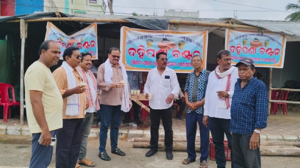 କ୍ଷତ୍ରିୟ ଖଣ୍ଡାୟତ ମହାସଂଘ ପକ୍ଷରୁ ବଳଦେବଜୀଉଙ୍କ ପବିତ୍ର ରଥଦାଣ୍ଡରେ ଦହିପଣା ବଣ୍ଟନ କ୍ଷତ୍ରିୟ ଖଣ୍ଡାୟତ ମହାସଂଘ ପକ୍ଷରୁ ବଳଦେବଜୀଉଙ୍କ ପବିତ୍ର ରଥଦାଣ୍ଡରେ ଦହିପଣା ବଣ୍ଟନ