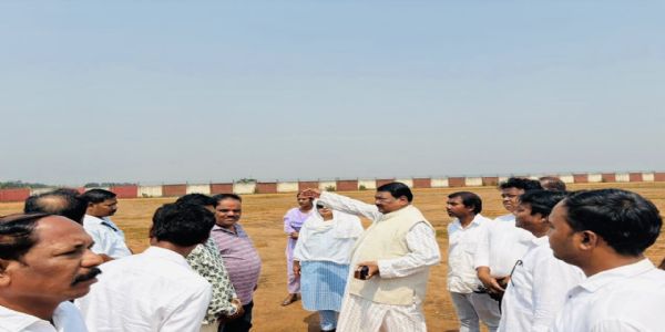 ରାଷ୍ଟ୍ରପତିଙ୍କ ଗସ୍ତ ପୂର୍ବରୁ ରାଉରକେଲା ବିମାନ ବନ୍ଦର ପରିଦର୍ଶନ କଲେ ଜୁଏଲ ଓରାମ