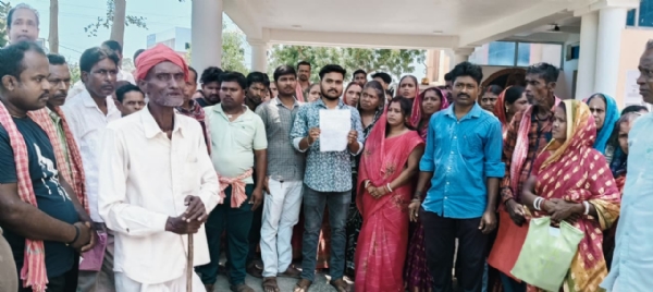 ମାଲକାନଗିରି ଏମ୍ ଭି ୨୬ରେ ଅଗ୍ନିକାଣ୍ଡ କ୍ଷତିପୂରଣକୁ ନେଇ ଜିଲ୍ଲାପାଳ କାର୍ଯ୍ୟାଳୟ ଘେରାଉ