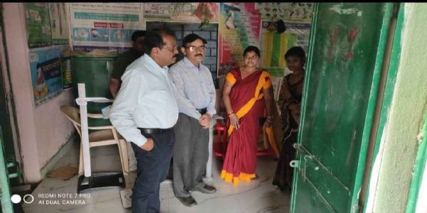 ସୁବର୍ଣ୍ଣପୁର ଜିଲ୍ଲାପାଳଙ୍କ ଅଂଚଳର ଅନେକ ଅଙ୍ଗନ୍ ୱାଡ଼ି ସେଂଟର ଓ ବିଦ୍ୟାଳୟ ଅଚାନକ ପରିଦର୍ଶନ