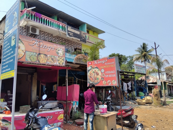 ହୋଟେଲ ରେ ପୋଡା ଇଞ୍ଜିନ ତେଲ ଜାଳି ରୋଷେଇ ,ବିଷାକ୍ତ ଧୂଆରେ ପରିବେଶ , ଖାଦ୍ୟ ଖାଇ