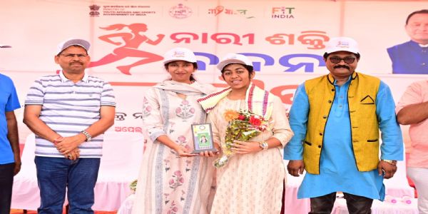 ନାରୀ ଶକ୍ତି ବନ୍ଦନ ଦୌଡ ଅନୁଷ୍ଠିତ : ସିବିଏସଇ ଦଶମ ଟପ୍ପର ଟିନା ରଥଙ୍କୁ ସମ୍ବର୍ଦ୍ଧନା