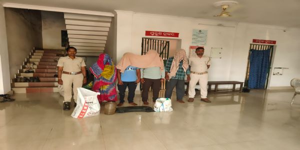 ଦେଶି ମଦ ଚାଲାଣ ବେଳେ ୪ ଗିରଫ