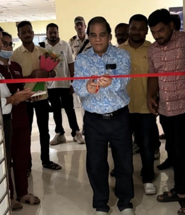 ସ୍ୱରାଜ ହସ୍ପିଟାଲ୍ ଏବଂ ରିସର୍ଚ୍ଚ ଇନ୍ଷ୍ଟିଟ୍ୟୁଟ୍, ବଲାଙ୍ଗିର   ସ୍ଥାପକଙ୍କ ଜନ୍ମଦିନକୁ ସେବା ଓ ସମର୍ପଣରେ ପାଳନ