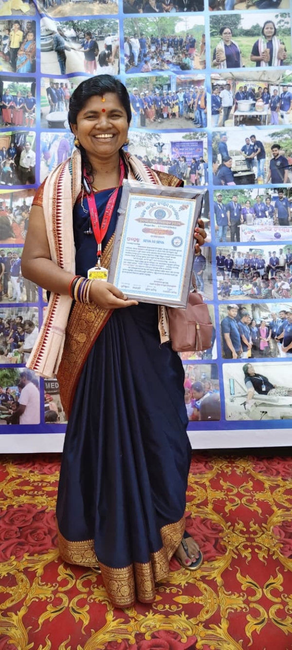 ବାଲିମେଳାର ସମାଜସେବୀ ପି. ସରୋଜିନୀ ଚନ୍ଦ୍ରାନଙ୍କୁ “କର୍ମ ରତ୍ନ ସମ୍ମାନ