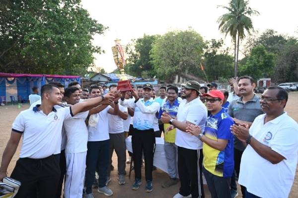 ଓଡ଼ିଶା ଦିବସରେ ପ୍ରଶାସନ ଓ ପୋଲିସ ଏକାଦଶ ମଧ୍ୟରେ ବନ୍ଧୁତ୍ୱପୂର୍ଣ୍ଣ କ୍ରିକେଟ୍ ମ୍ୟାଚ୍ରେ ପୋଲିସ-୧୧ ବିଜୟୀ