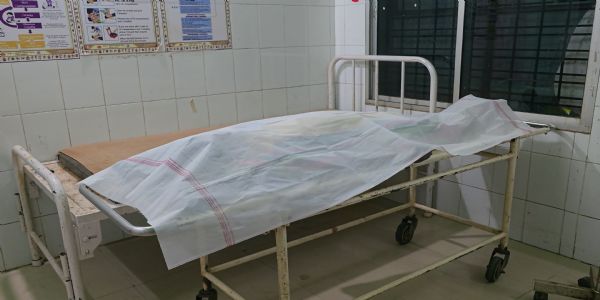 ସପ୍ତମ ଶ୍ରେଣୀ ଛାତ୍ରୀଙ୍କ ମୃତ୍ୟୁ ପାଇଁ ସ୍କୁଲ କର୍ତ୍ତୃପକ୍ଷଙ୍କ ଅବହେଳା ଦାୟୀ ବୋଲି ପରିବାର ଅଭିଯୋଗ କରିଛନ୍ତି। ହଷ୍ଟେଲରେ ଅସୁସ୍ଥ ଛାତ୍ରୀଙ୍କ ମୃତ୍ୟୁ: ସ୍କୁଲ କର୍ତ୍ତୃପକ୍ଷଙ୍କ ଅବହେଳା କୁ ଅଭିଯୋଗ