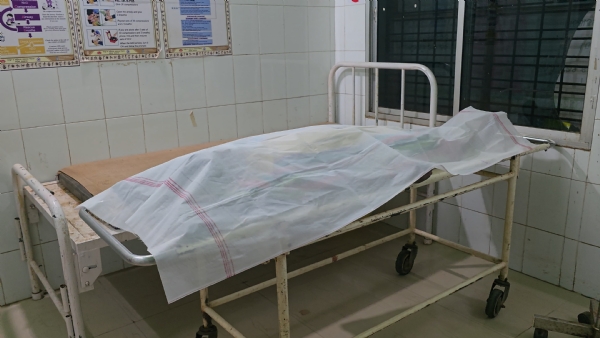 ସପ୍ତମ ଶ୍ରେଣୀ ଛାତ୍ରୀଙ୍କ ମୃତ୍ୟୁ ପାଇଁ ସ୍କୁଲ କର୍ତ୍ତୃପକ୍ଷଙ୍କ ଅବହେଳା ଦାୟୀ ବୋଲି ପରିବାର ଅଭିଯୋଗ କରିଛନ୍ତି।  ହଷ୍ଟେଲରେ ଅସୁସ୍ଥ ଛାତ୍ରୀଙ୍କ ମୃତ୍ୟୁ: ସ୍କୁଲ କର୍ତ୍ତୃପକ୍ଷଙ୍କ ଅବହେଳା କୁ ଅଭିଯୋଗ