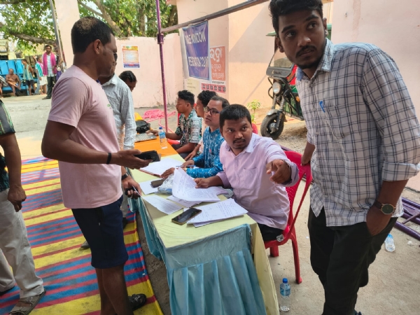 ସୁବର୍ଣ୍ଣପୁର ଜିଲ୍ଲାର ତରଭା ବ୍ଲକ ସ୍ତରୀୟ ଜିଲ୍ଲାପାଳ ଓ ଆରକ୍ଷୀ ଅଧିକ୍ଷକଙ୍କ ଯୁଗ୍ମ ଅଭିଯୋଗ ଶୁଣାଣି ଶିବିର ତରଭା ପଞ୍ଚାୟତ ସମିତି ଅନ୍ତର୍ଗତ ଝାରତରଭା ଗ୍ରାମ ପଞ୍ଚାୟତ କାର୍ଯ୍ୟାଳୟ ପ୍ରାଙ୍ଗଣ ଠାରେ ଅନୁଷ୍ଠିତ :  ବିଭିନ୍ନ ପ୍ରକାରର ୨୭ (ସତେଇଶ) ଗୋଟି ଅଭିଯୋଗ ଦରଖାସ୍ତ ଗ୍ରହଣ :