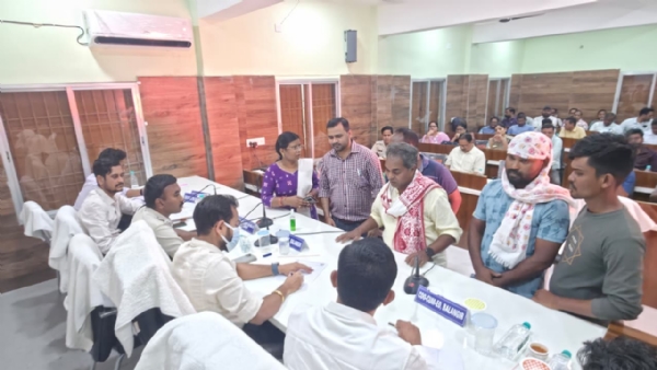 ପୁଇଁତଳା ରେ ବଲାଙ୍ଗିର ଜିଲ୍ଲାପାଳ ଓ ଆରକ୍ଷୀ ଅଧିକ୍ଷକଙ୍କ ଯୁଗ୍ମ ଜନ-ଅଭିଯୋଗ ଶୁଣାଣୀ