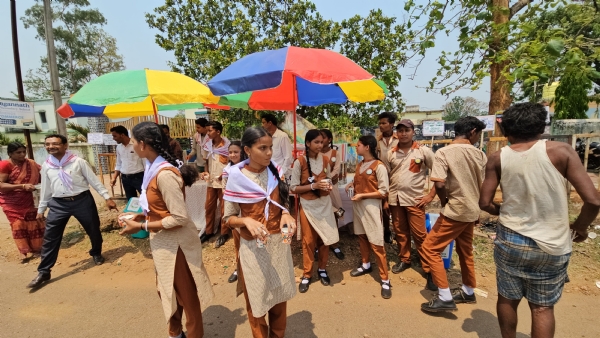 ଚାଲାଣଗୁଡ଼ା ସରକାରୀ ଉନ୍ନତି ଉଚ୍ଚ ବିଦ୍ୟାଳୟ ପକ୍ଷରୁ ଏକ ଜଳ ସେବା ଶିବିର