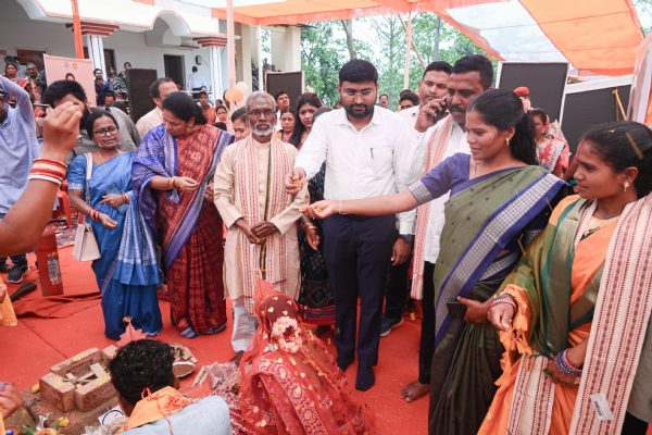 ମୁଖ୍ୟମନ୍ତ୍ରୀ କନ୍ୟା ବିବାହ ଯୋଜନା ଅଧୀନରେ ଜିଲ୍ଲାସ୍ତରୀୟ ସମୂହ ବିବାହ କାର୍ଯ୍ୟକ୍ରମ: ୩୩ ଯୋଡ଼ା ବରବଧୂଙ୍କ ବିବାହ ସମୁର୍ଣ୍ଣ