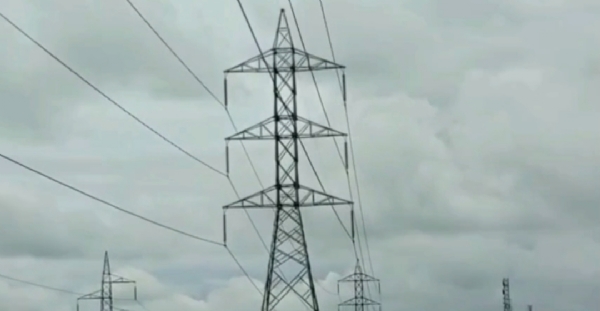 ଅସହ୍ୟ ତାତିରେ ସିଝୁଛି  ଜୟପୁର ସମସ୍ୟା ବଢ଼ାଉଛି ବିଦ୍ୟୁତର ଲୁଚକାଳି ଖେଳ ବିଭିନ୍ନ ସ୍ଥାନରେ ମନଇଛା ବିଦ୍ୟୁତକାଟ