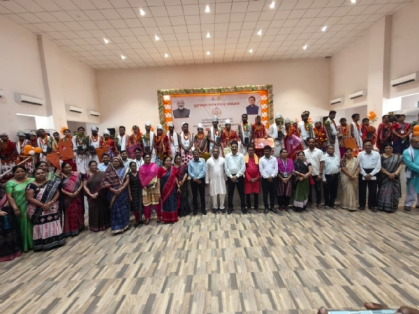 ମୁଖ୍ୟମନ୍ତ୍ରୀ କନ୍ୟା ବିବାହ ଯୋଜନା ଅଧୀନରେ ଜିଲ୍ଲାସ୍ତରୀୟ ସାମୁହିକ ବିବାହ କାର୍ଯ୍ୟକ୍ରମ: ୧୭ ଯୋଡ଼ା ବରବଧୂଙ୍କ ବିବାହ ସମ୍ପୂର୍ଣ୍ଣ