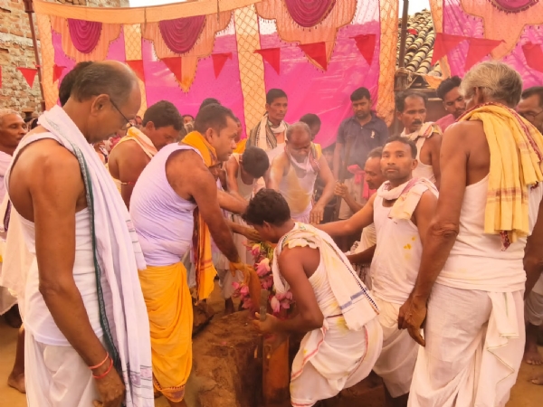 ଗୋଇମୁଣ୍ଡରେ ଧରନୀ ଖୁଟା  ସ୍ଥାପନ