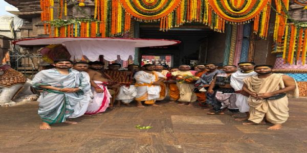 ପୁରୀ ଶଙ୍କରାଚାର୍ଯ୍ୟ ମଠ ଗୋବର୍ଦ୍ଧନ ପୀଠ ଦ୍ୱାରା ଆଦିଶଙ୍କରାଚାର୍ଯ୍ୟଙ୍କ ୨୫୩୩ ଜୟନ୍ତୀ ପାଳିତ