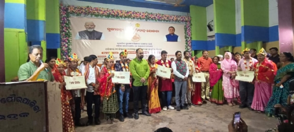 MUKHYMANTRINKA JOJANARE SAMUHA KANYA BIBAHA