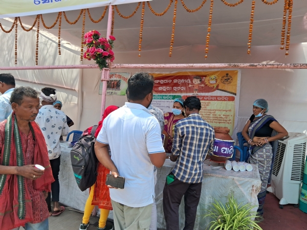 ବଲାଙ୍ଗିର ପୌରାଞ୍ଚଳ ରେ ଗ୍ରୀଷ୍ମକାଳୀନ ଜଳଛତ୍ର ଆରମ୍ଭ ଚାରିଟି ସ୍ଥାନରେ ଦହିପାଣି, ରସନା ବଣ୍ଟନ୍ଦ