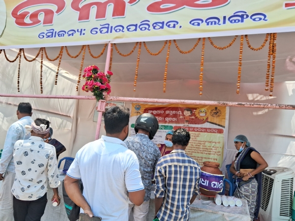 ବଲାଙ୍ଗିର ପୌରାଞ୍ଚଳ ରେ ଗ୍ରୀଷ୍ମକାଳୀନ ଜଳଛତ୍ର ଆରମ୍ଭ ଚାରିଟି ସ୍ଥାନରେ ଦହିପାଣି, ରସନା ବଣ୍ଟନ୍ଦ