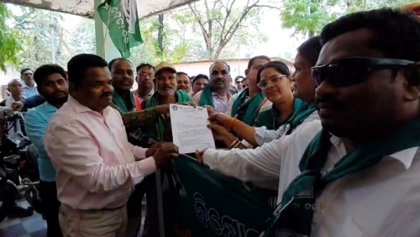 ମୁଖ୍ୟମନ୍ତ୍ରୀଙ୍କ ବଲାଙ୍ଗିର ଗସ୍ତ ପୂର୍ବରୁ ସ୍ୱାସ୍ଥ୍ୟମନ୍ତ୍ରୀଙ୍କୁ ବିରୋଧ : କୁଶ ପୁତ୍ତଳିକା ଦାହ