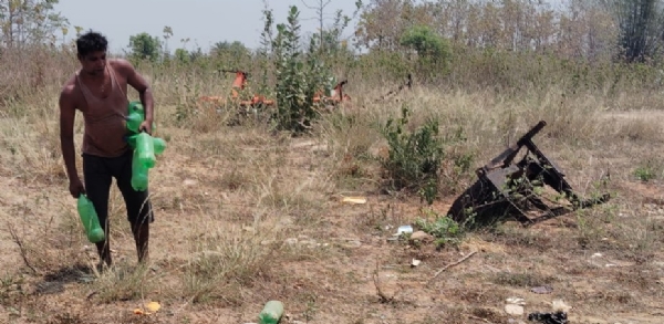 ପ୍ଲାଷ୍ଟିକ ସଂଗ୍ରହ କରି ପରିବେଶ ସୁରକ୍ଷା କରୁଛନ୍ତି ପ୍ରକୃତି ବନ୍ଧୁ  ସରୋଜ ମେହେର