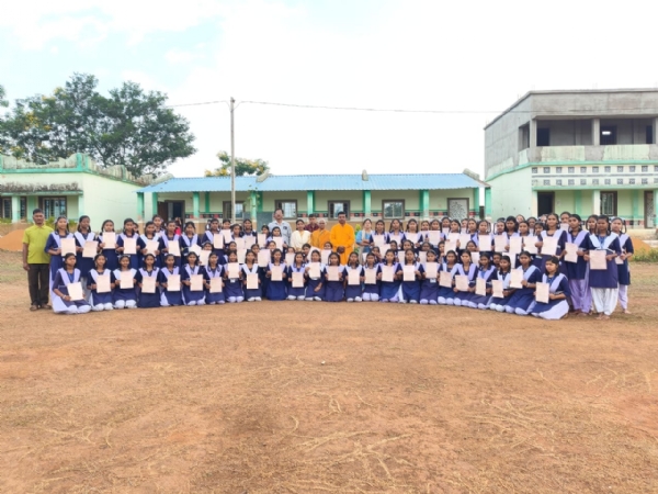 ଛାତ୍ର ଛତ୍ରୀ ଙ୍କୁ ପ୍ରମାଣ ପତ୍ର ପ୍ରଦାନ